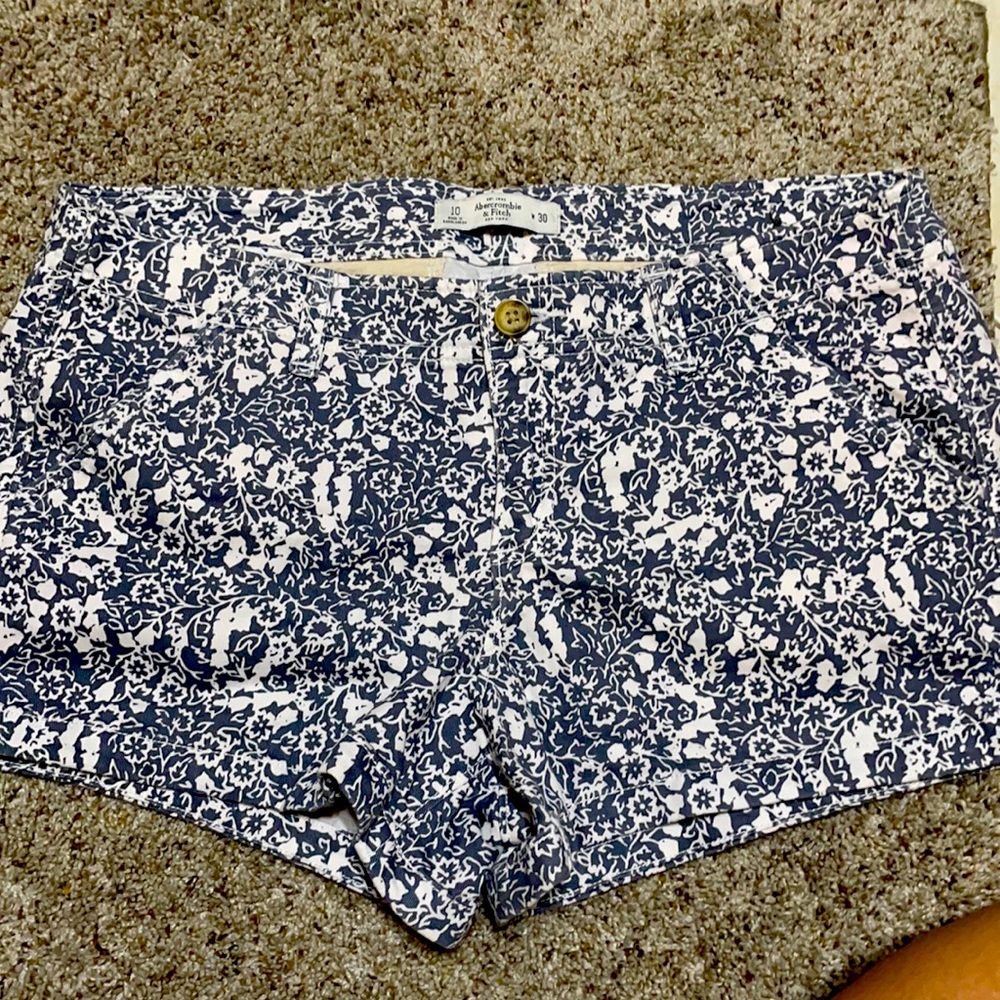 Abercrombie woman shorts size 10